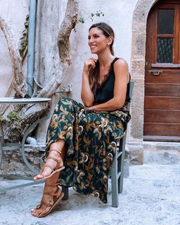 Athina Oikonomakou feet photo thumbnail