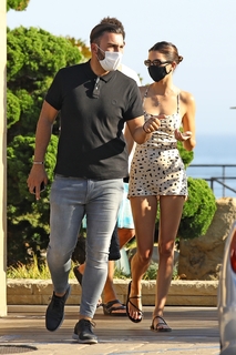 Kendall Jenner feet photo thumbnail