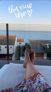 Sarah Michelle Gellar feet photo thumbnail