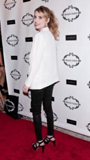 Emma Roberts feet photo thumbnail