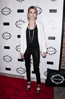 Emma Roberts feet photo thumbnail