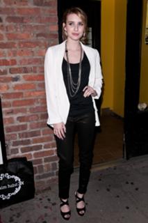 Emma Roberts feet photo thumbnail
