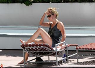 Ashley Tisdale feet photo thumbnail