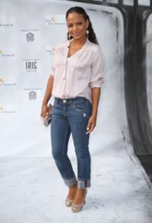 Christina Milian feet photo thumbnail