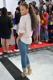 Christina Milian feet photo thumbnail
