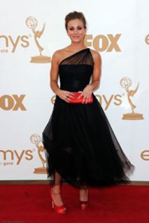 Kaley Cuoco feet photo thumbnail