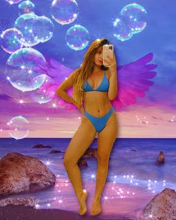 Larissa Manoela feet photo thumbnail