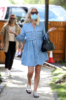 Denise Van Outen feet photo thumbnail