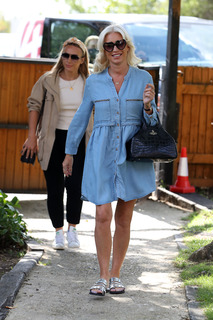 Denise Van Outen feet photo thumbnail