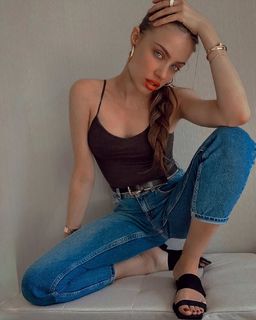 Xenia Tchoumitcheva feet photo thumbnail