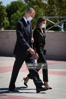 Queen Letizia of Spain feet photo thumbnail