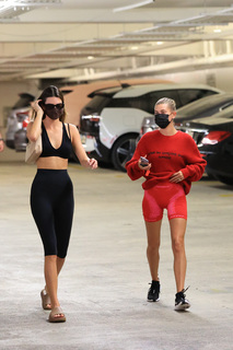 Kendall Jenner feet photo thumbnail