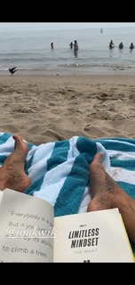 Brooke Burke feet photo thumbnail