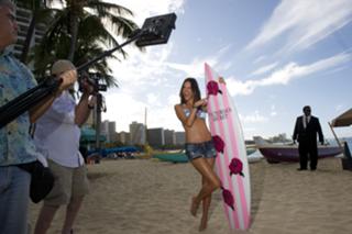 Alessandra Ambrosio feet photo thumbnail
