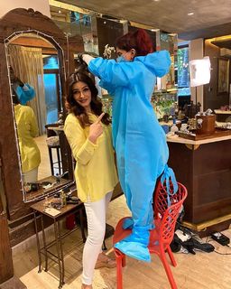 Raveena Tandon feet photo thumbnail
