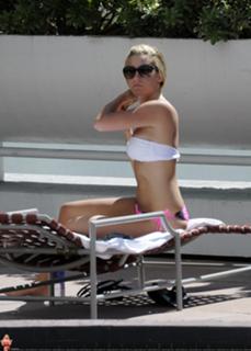 Ashley Tisdale feet photo thumbnail