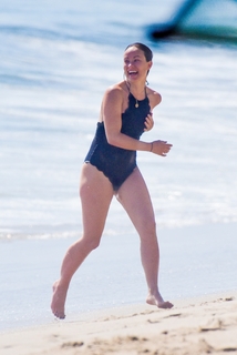 Olivia Wilde feet photo thumbnail