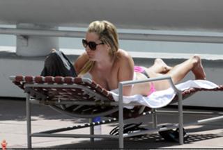 Ashley Tisdale feet photo thumbnail