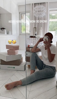 Klaudia Halejcio feet photo thumbnail
