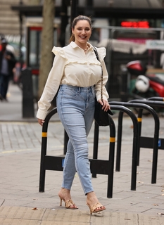 Kelly Brook feet photo thumbnail