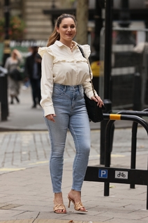 Kelly Brook feet photo thumbnail