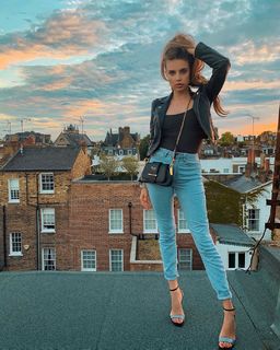 Xenia Tchoumitcheva feet photo thumbnail