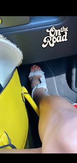 Brooke Burke feet photo thumbnail