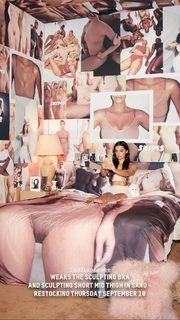 Addison Rae feet photo thumbnail