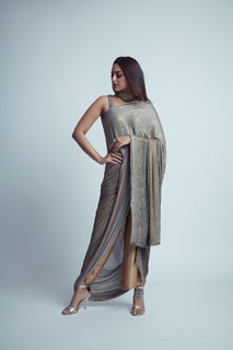 Sonakshi Sinha feet photo thumbnail