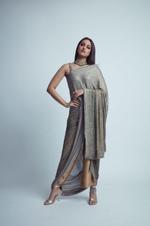 Sonakshi Sinha feet photo thumbnail