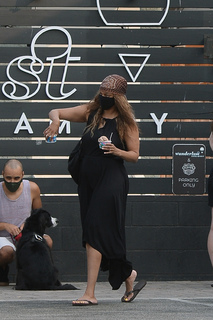 Tyra Banks feet photo thumbnail
