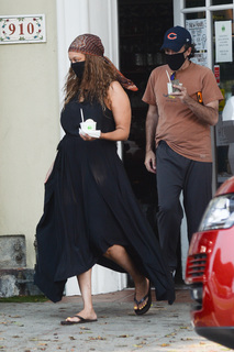 Tyra Banks feet photo thumbnail