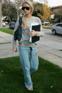 Paris Hilton feet photo thumbnail
