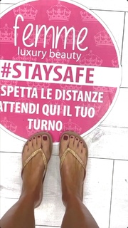 Ilary Blasi feet photo thumbnail