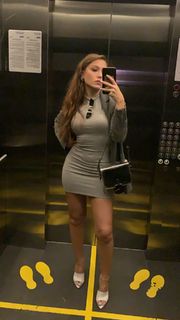 Duygu Özaslan feet photo thumbnail