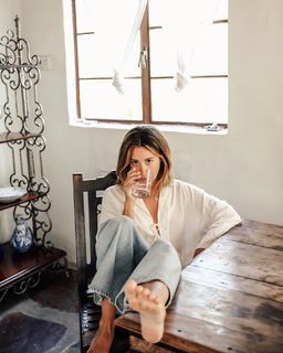 Ashley Tisdale feet photo thumbnail