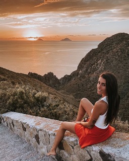 Valentina Vignali feet photo thumbnail