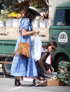 Abigail Spencer feet photo thumbnail