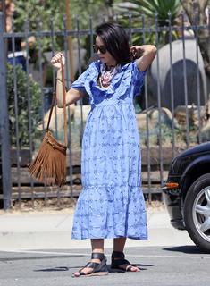 Abigail Spencer feet photo thumbnail