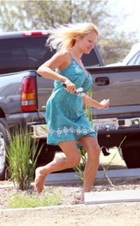 Pamela Anderson feet photo thumbnail