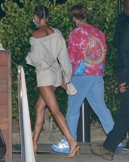 Hailey Bieber feet photo thumbnail