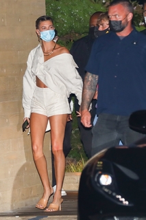 Hailey Bieber feet photo thumbnail