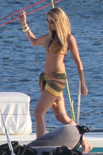 Elle Macpherson feet photo thumbnail