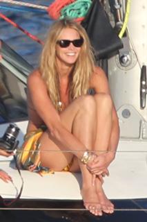 Elle Macpherson feet photo thumbnail