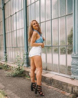 Lola Weippert feet photo thumbnail