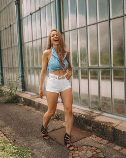 Lola Weippert feet photo thumbnail