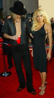 Pamela Anderson feet photo thumbnail