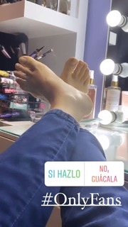 Yoseline Hoffman feet photo thumbnail