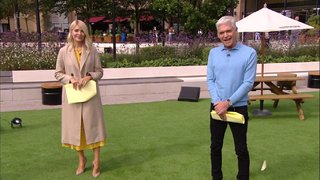 Holly Willoughby feet photo thumbnail