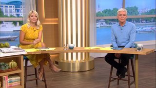 Holly Willoughby feet photo thumbnail